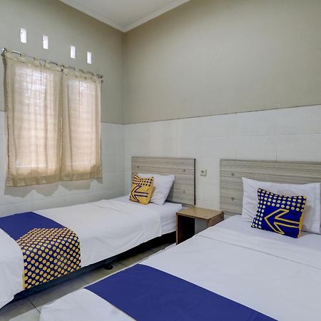 Oyo Life 90159 Puri Asoka Guest House Semarang Exterior foto