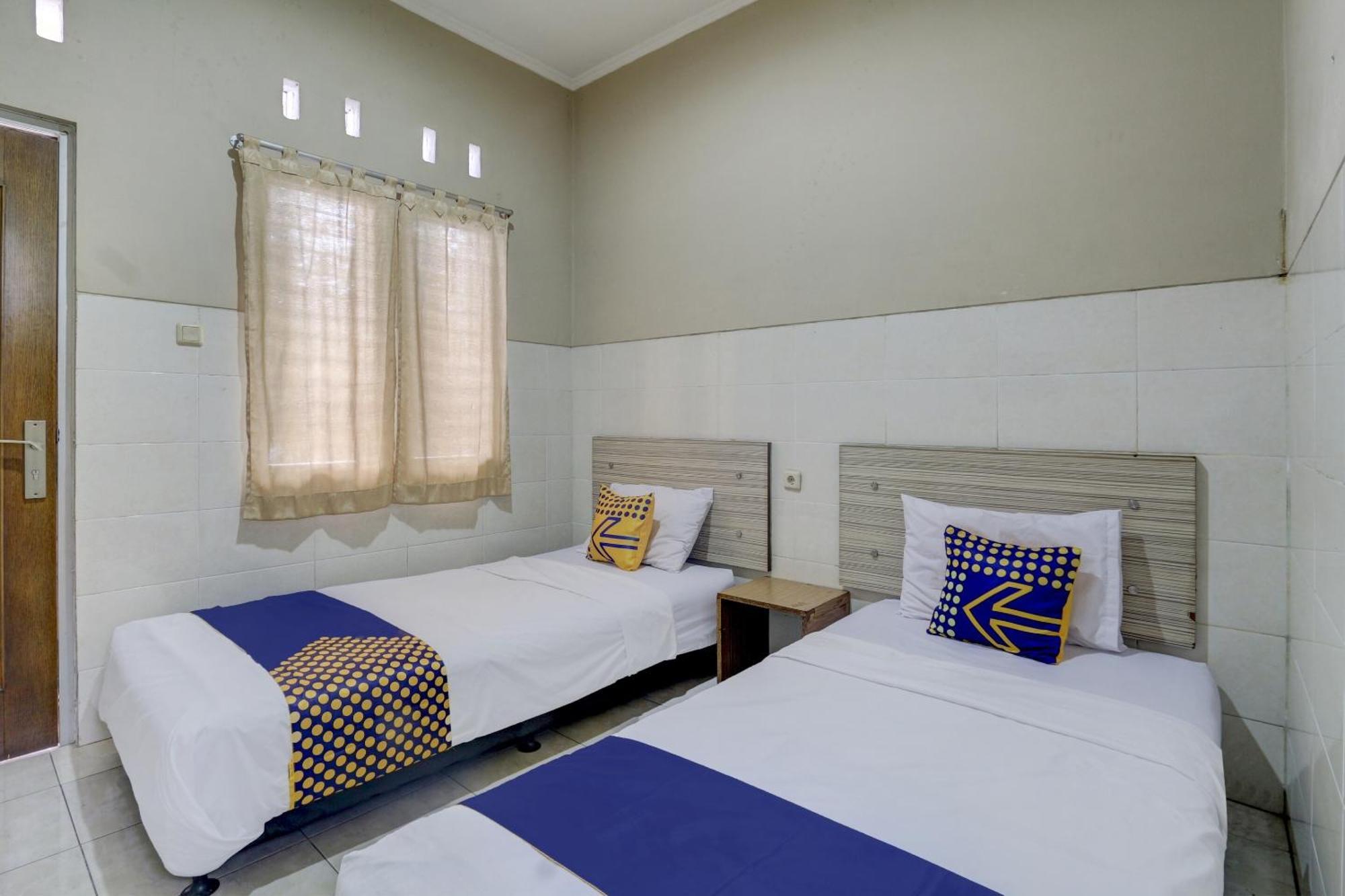 Oyo Life 90159 Puri Asoka Guest House Semarang Exterior foto