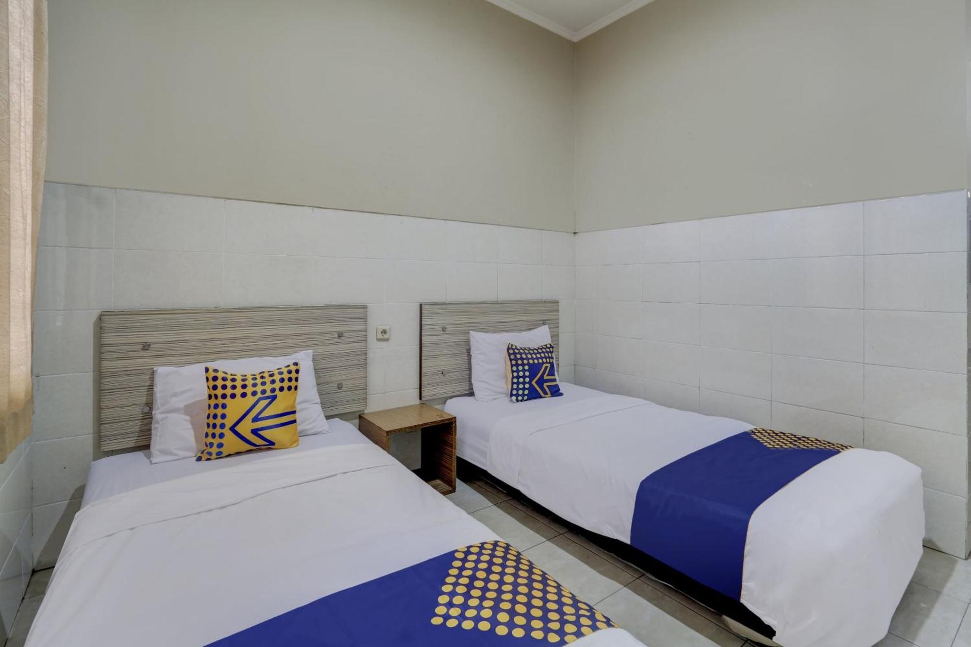 Oyo Life 90159 Puri Asoka Guest House Semarang Exterior foto